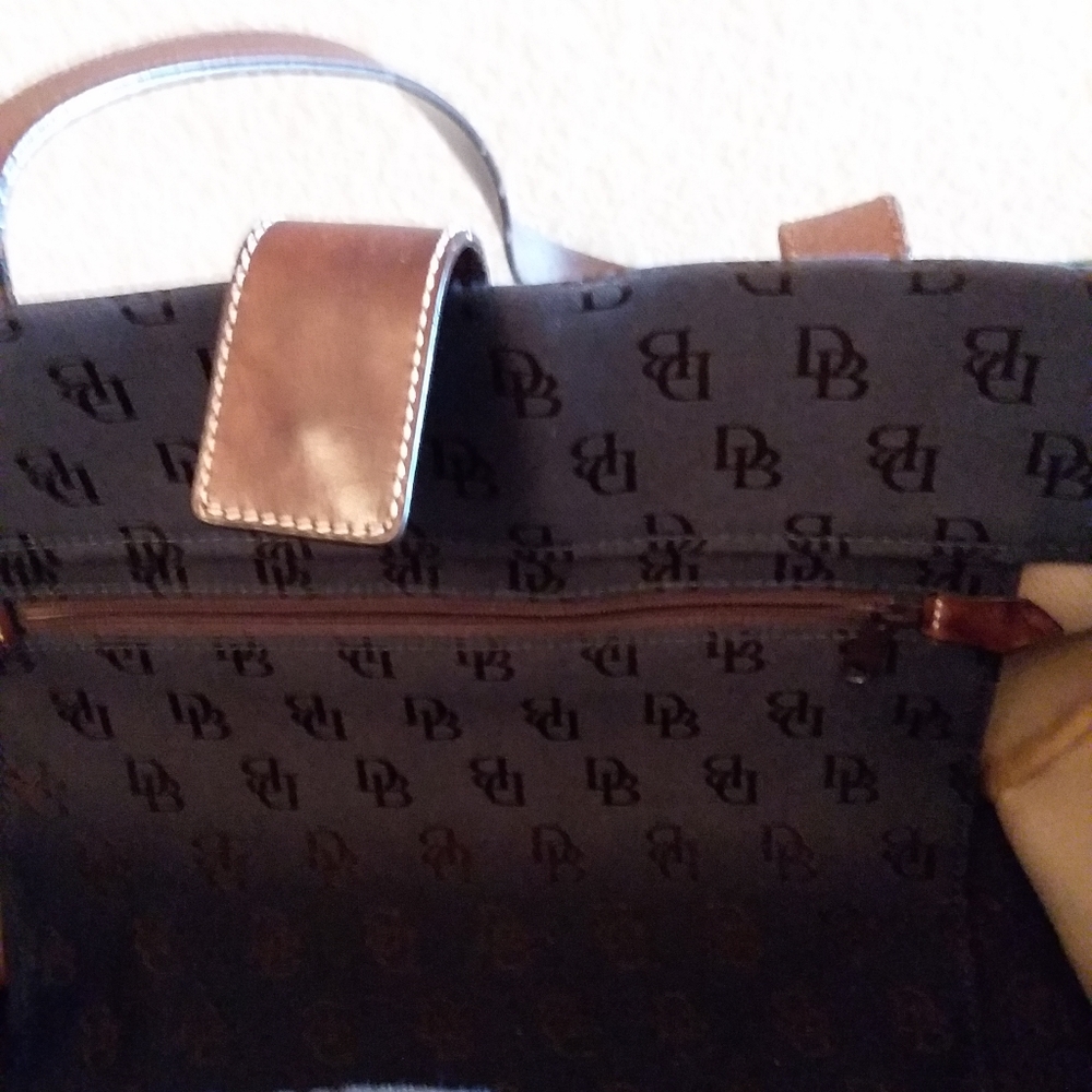 Purse - Picture 2 of 4